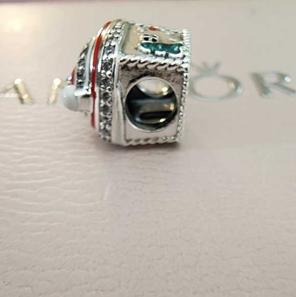 Pandora Festive Gingerbread House Charm - Picture 5 of 7